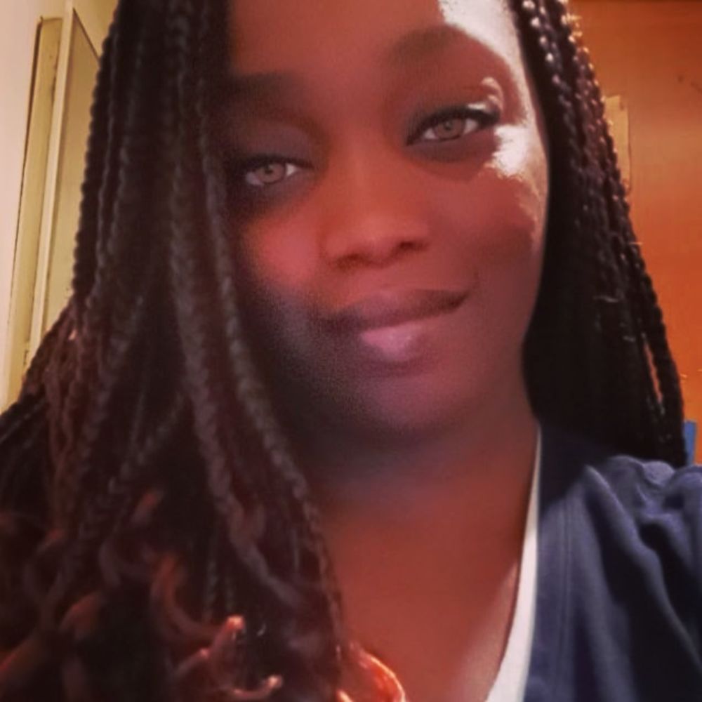 Meet your Posher, Simona